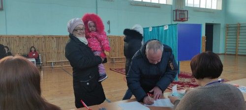 Жители Лисаковска  приходят на выборы Президента РК  семьями